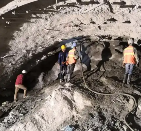 清水河拱顶带模注浆料的施工流程及注意事项